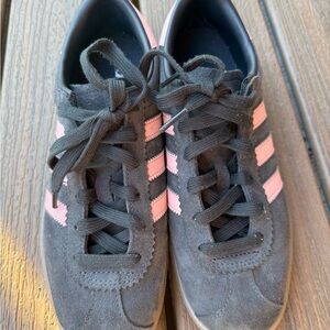 Like New! adidas Stadt Pink Strata / Gum - Women’s 8 / Men’s 7
